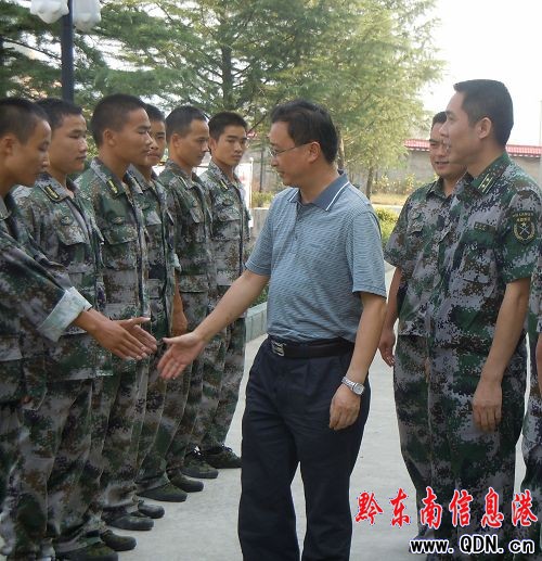 三穗縣四大班子領導走訪慰問官兵(圖)