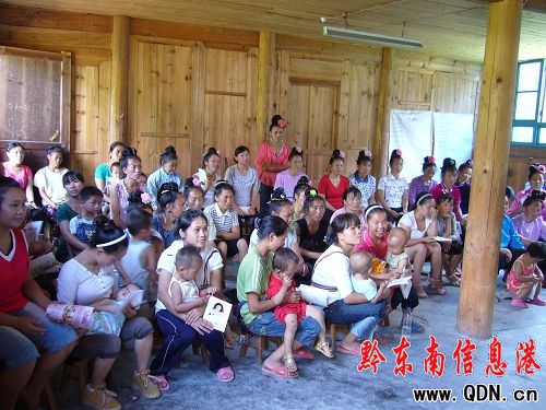 雷山毛坪村苗族婦女接受手工藝創業培訓(圖)