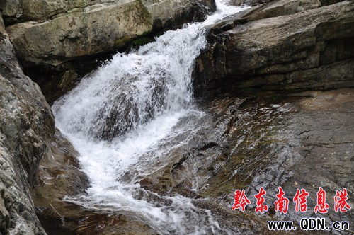 百雞山瀑布群景區(qū)于今日對(duì)外開(kāi)放(圖)