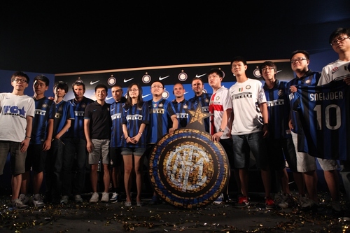 國米球員助陣耐克草根足球賽 新球衣吹響號角