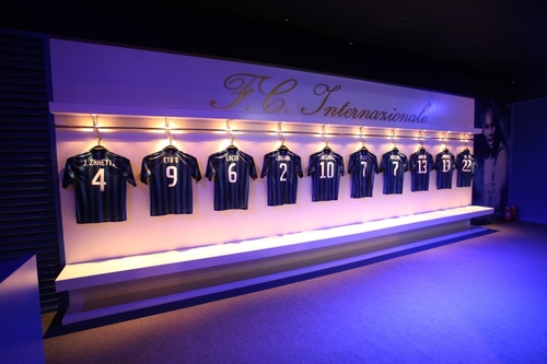 國米球員助陣耐克草根足球賽 新球衣吹響號角