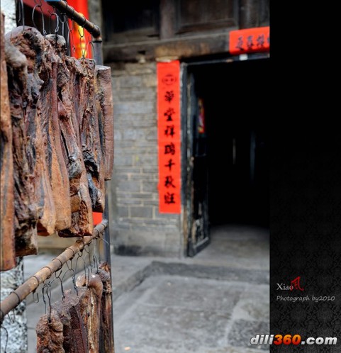 Ԋ��ǭ�|�ϣ�һ��ɽˮһ���ˣ��M�D��