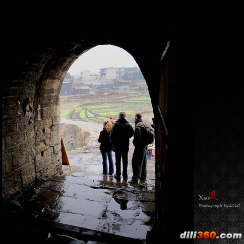 Ԋ��ǭ�|�ϣ�һ��ɽˮһ���ˣ��M�D��