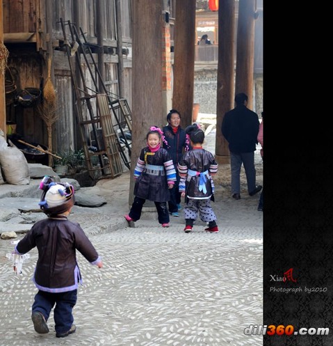 Ԋ��ǭ�|�ϣ�һ��ɽˮһ���ˣ��M�D��