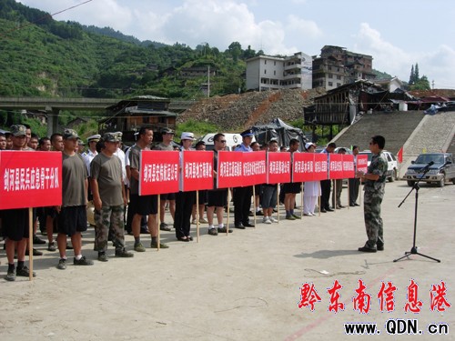 省軍區(qū)國(guó)防交通民兵水上救援匯演舉行(圖)