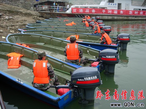 省軍區(qū)國(guó)防交通民兵水上救援匯演舉行(圖)