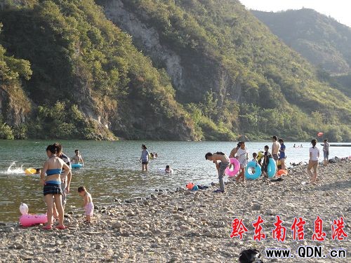 凱里持續高溫 游泳成為市民消暑首選(圖)