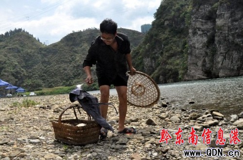 14����һ�� ��ˮ��߅�ġ��x��(w��)ʰ���ˡ����D��