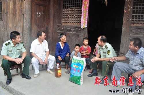 州消防官兵赴臺江慰問孤寡老人、留守兒童