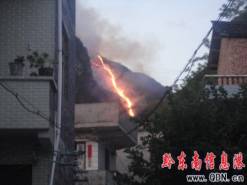 山火猛烈危及民房 施秉消防奮戰九小時撲滅