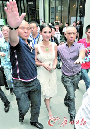 張柏芝離婚出場費以分鐘算 只微笑不開口(圖)