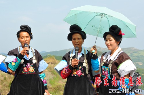 丹寨:苗族同胞歡度爬坡節(圖)