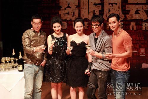 ���` 2��9����1.3�| �S��:��HOLDס�Ļ�ƿ