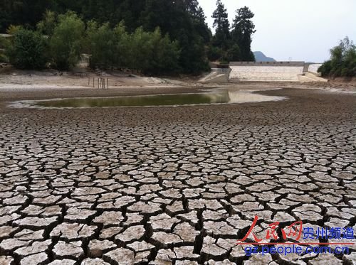 麻江旱情嚴(yán)峻 抗擊天災(zāi)百姓不放棄(圖)