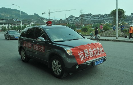 黔東南州抗旱宣傳車進村寨宣傳抗旱(圖)