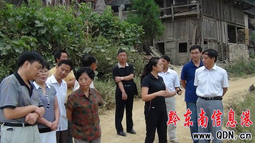 省民委副主任黃平到鎮(zhèn)遠(yuǎn)尚寨考察幫扶點