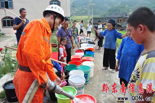 臺江縣村民用水告急 消防送水服務到家(圖)