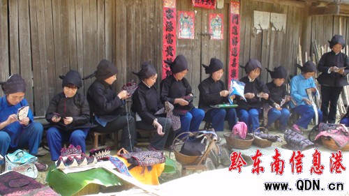 錦屏縣平秋鎮農民婦女自發傳承民族文化(圖)