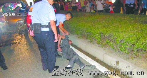 ���R���ϡ��������ײ�����ˣ��D��