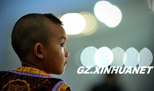 民族運動會上的侗族娃娃(圖)