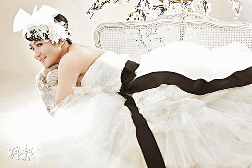 Selina��鼆�� �����ֱۂ���Ella����ʹ��