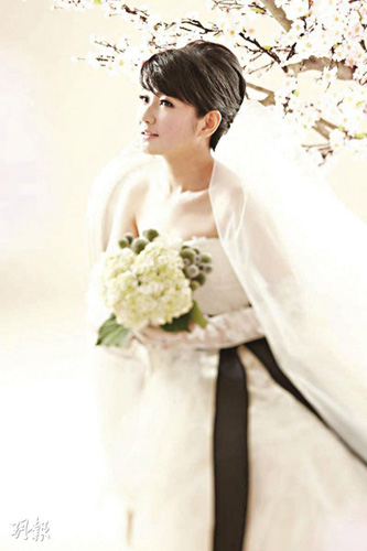 Selina��鼆�� �����ֱۂ���Ella����ʹ��