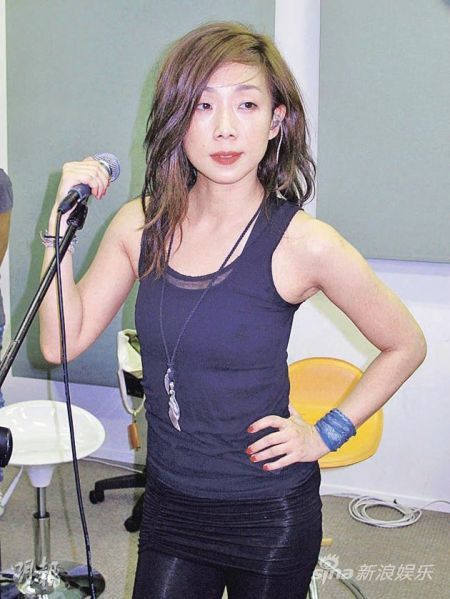 林憶蓮被指與同性密友同居斷背 怒斥