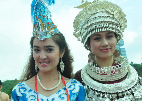 第九屆民運會民族大聯(lián)歡 笙歌奏和諧(組圖)