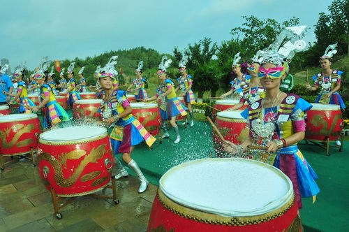 第九屆民運會民族大聯(lián)歡 笙歌奏和諧(組圖)