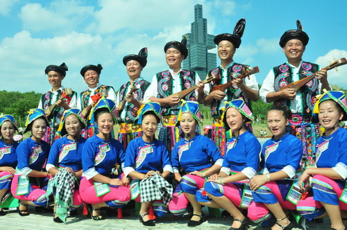 第九屆民運會民族大聯(lián)歡 笙歌奏和諧(組圖)