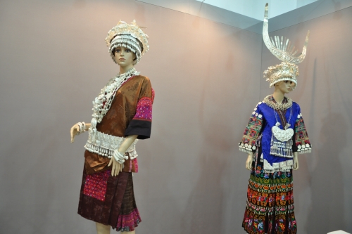 70套來自我州的民族服飾亮相上海