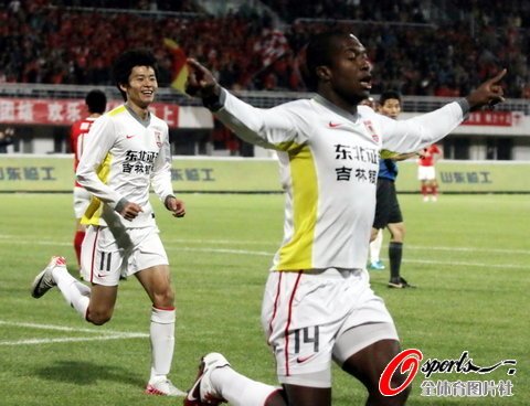 廣州客場1-2長春賽季首敗 90后絕殺鄭智紅牌