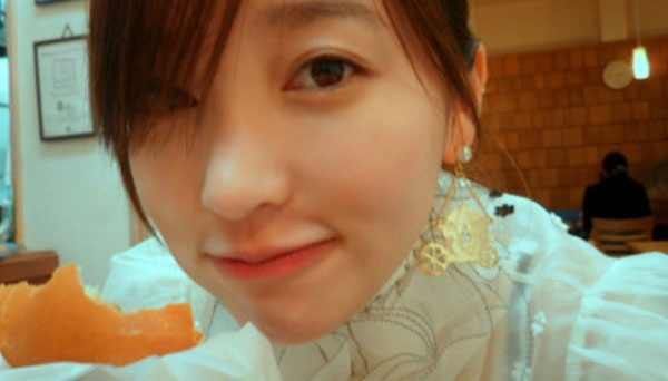金莎日本自爆素顏照 坦言焦慮引發