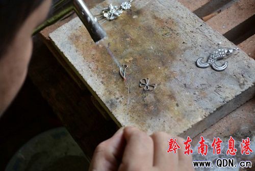 �����y�������� ��ˇ�g(sh��)Ʒ�l(f��)�P�����Ļ�(�D)