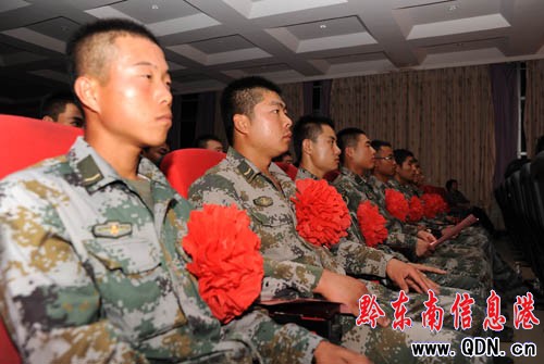 丹寨各界舉行演出歡送北京軍區給水工程團官兵