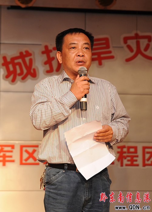 丹寨各界舉行演出歡送北京軍區給水工程團官兵