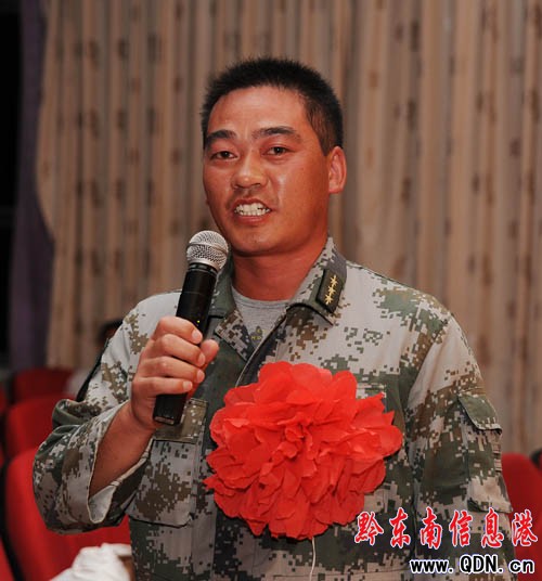 丹寨各界舉行演出歡送北京軍區給水工程團官兵