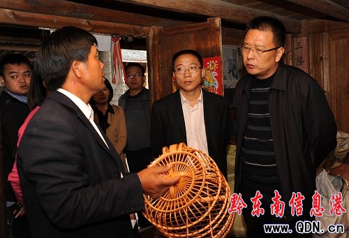 丹寨新任縣委書記張淼深入基層察民情(圖)