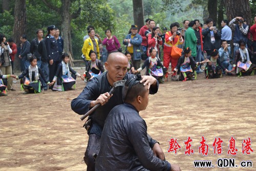 中國百名作家黔東南行之采風神秘岜沙(組圖)