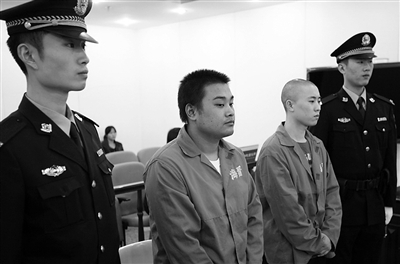 京東送檢員因調包返修手機受審:換1部賺100元