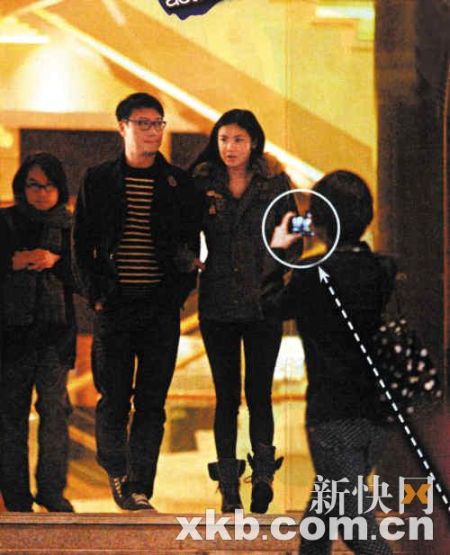 黎明自導自演恩愛秀 挽手照系助手拍攝