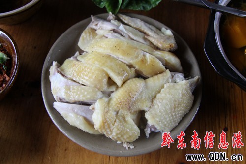 品嘗長桌宴 感受苗家樂(組圖)