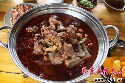 品嘗長桌宴 感受苗家樂(組圖)