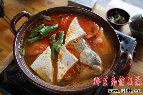 品嘗長桌宴 感受苗家樂(組圖)