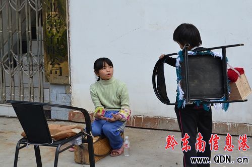 小學生周末當起擦鞋工 體恤父母分擔勞苦(圖)