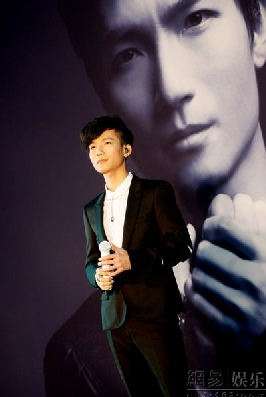 陳楚生出席新碟《癮》發布會 稱“唱片不死”