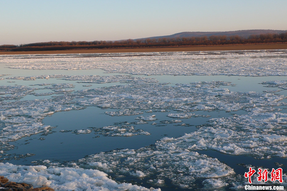 黑龍江黑河江段出現流冰壯觀景象
