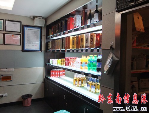 大膽竊賊半夜蒙面持刀進店 盜走三臺電腦