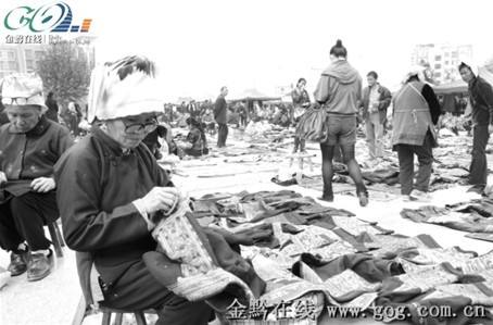 凱里有個“非遺”產品露天交易市場(圖)