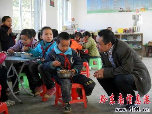 ʡ����M����h�h�r��WУʳ�ý��O�M�ж���